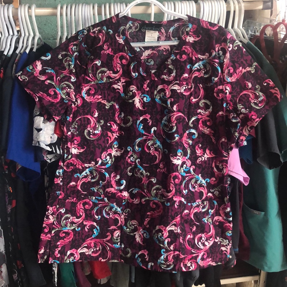 Cherokee scrub top